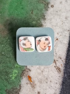 kolczyki z postaciami